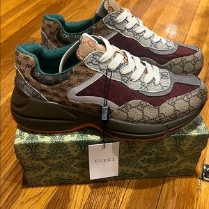 Gucci Men's Sneakers in Brown, Green, and Burgundy